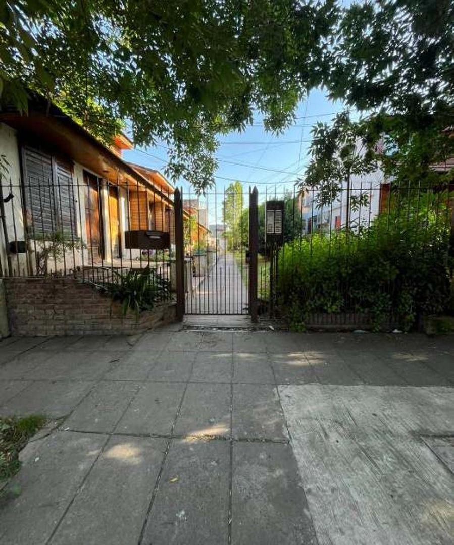 Foto de Dúplex al frente de 2 ambientes en alquiler en Castelar Norte, a metros, imagen 1