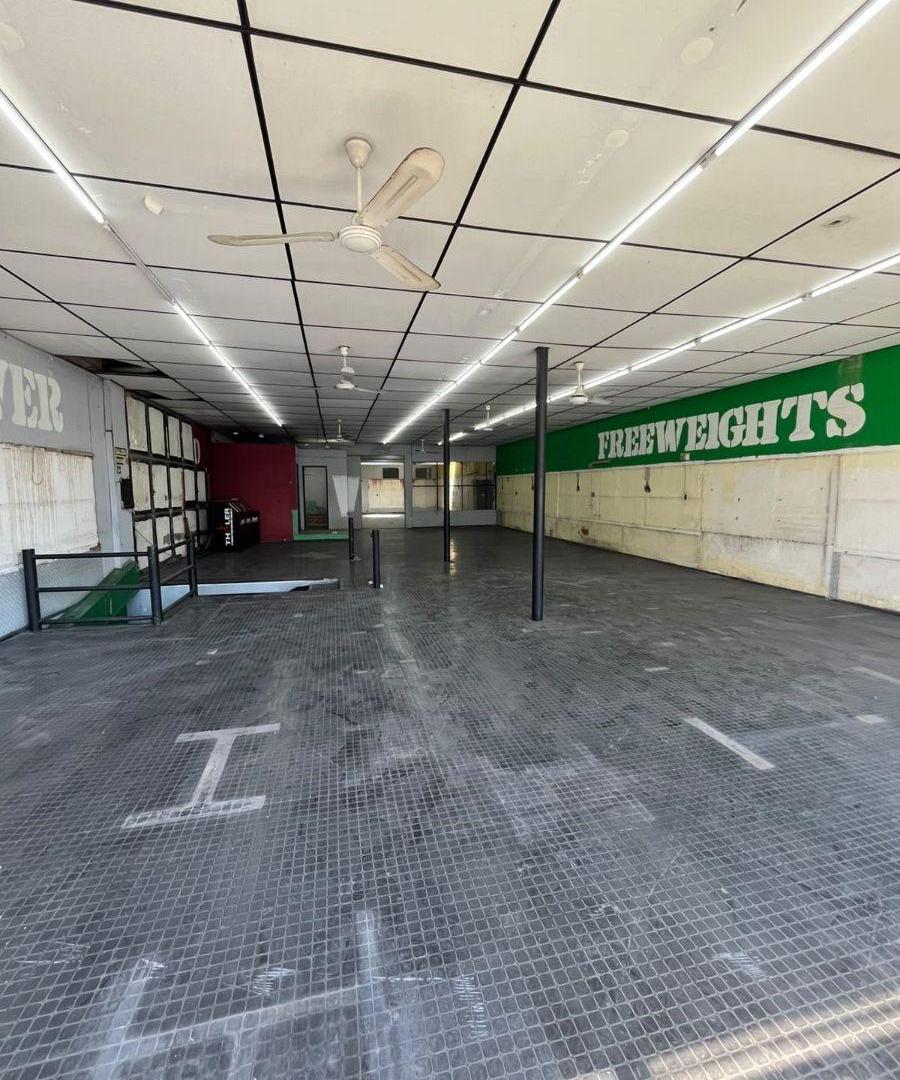 Foto de Local de 300mts en venta en Moron Centro. Primer piso por escalera, imagen 2