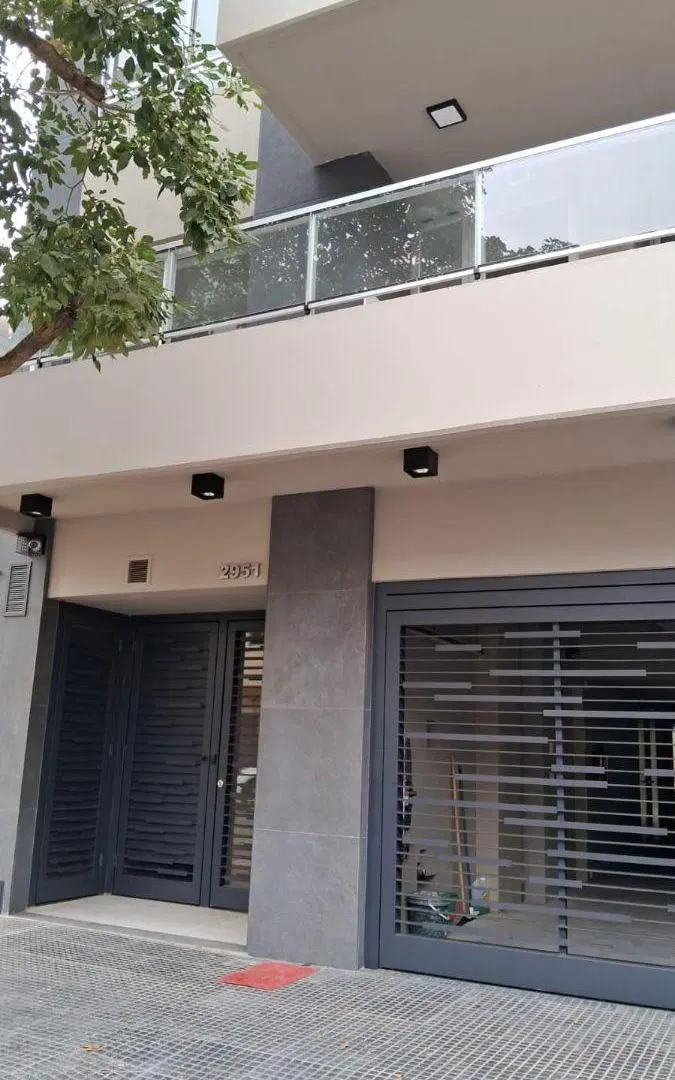 Ganem & Asoc Alquila Exquisito monoambiente divisible al sol!!! A estrenar ,detalles de buen gusto. 2
