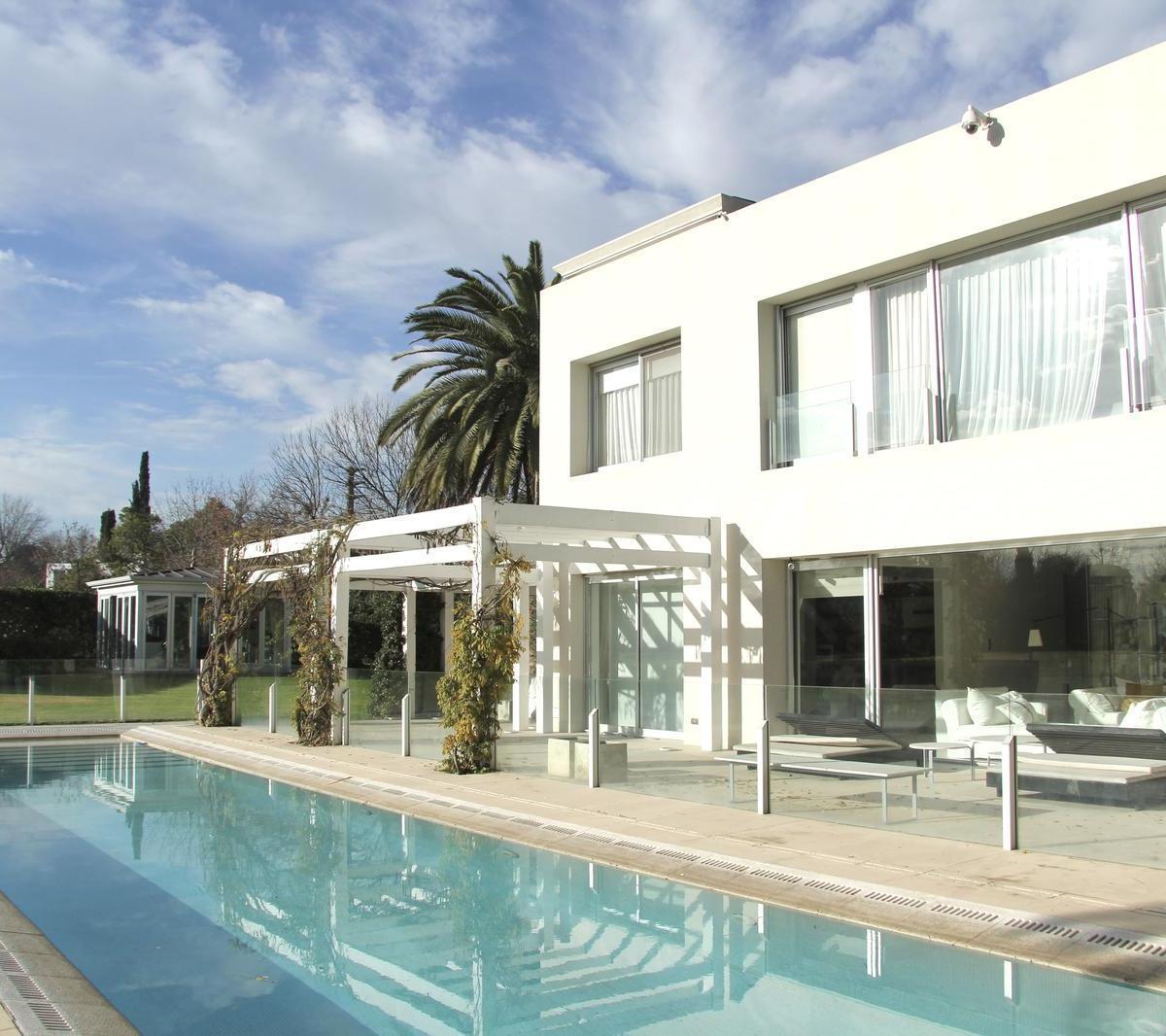 Casa Estilo Moderno en Tortugas Country Club