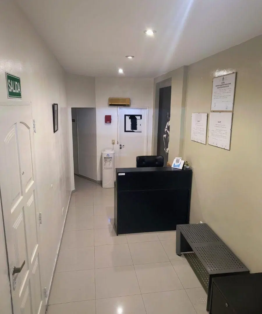 ¡Retasado! Hermoso departamento de época sobre centro comercial 3