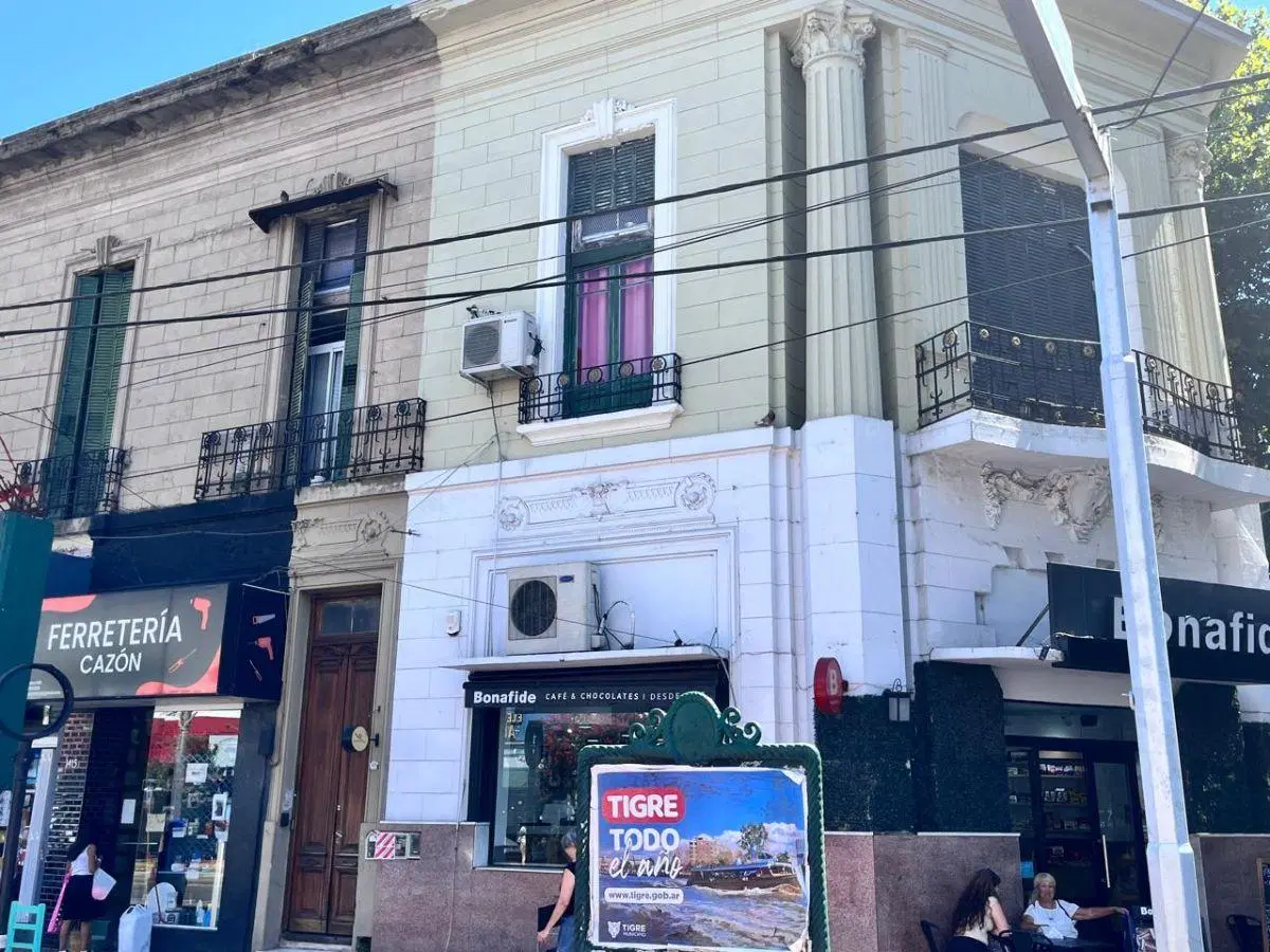 ¡Retasado! Hermoso departamento de época sobre centro comercial 5