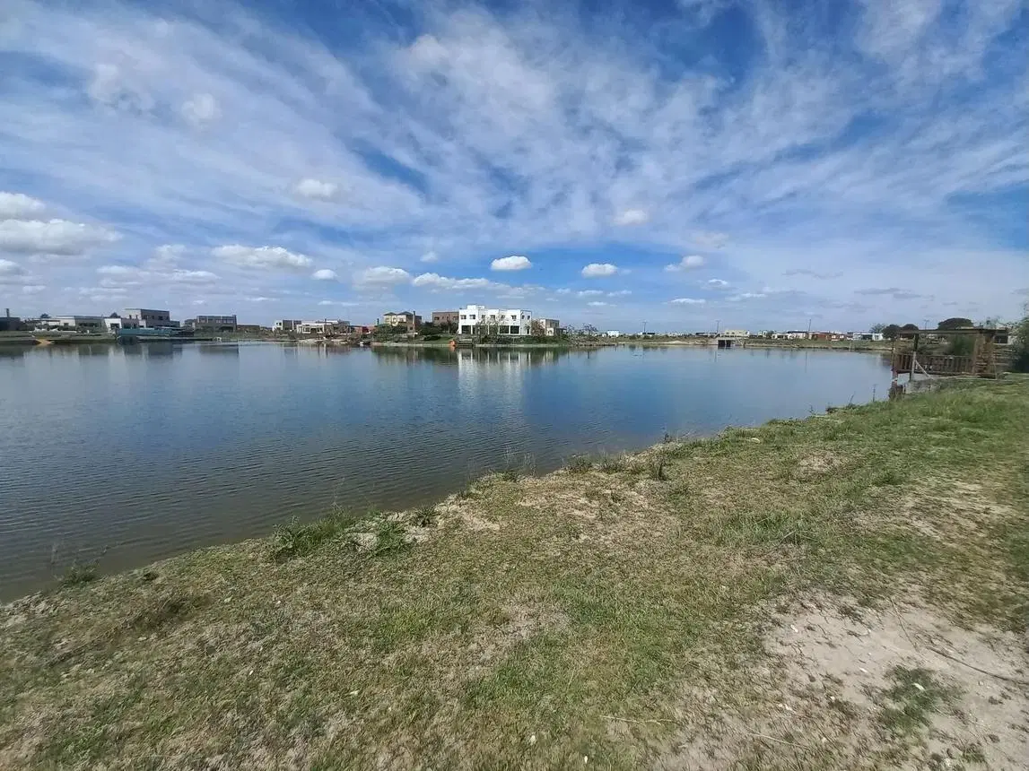 Lote en Venta de 1.000 m2 en Barrio San Sebastián(ESCOBAR) AREA 5, Frente a la LAGUNA 5
