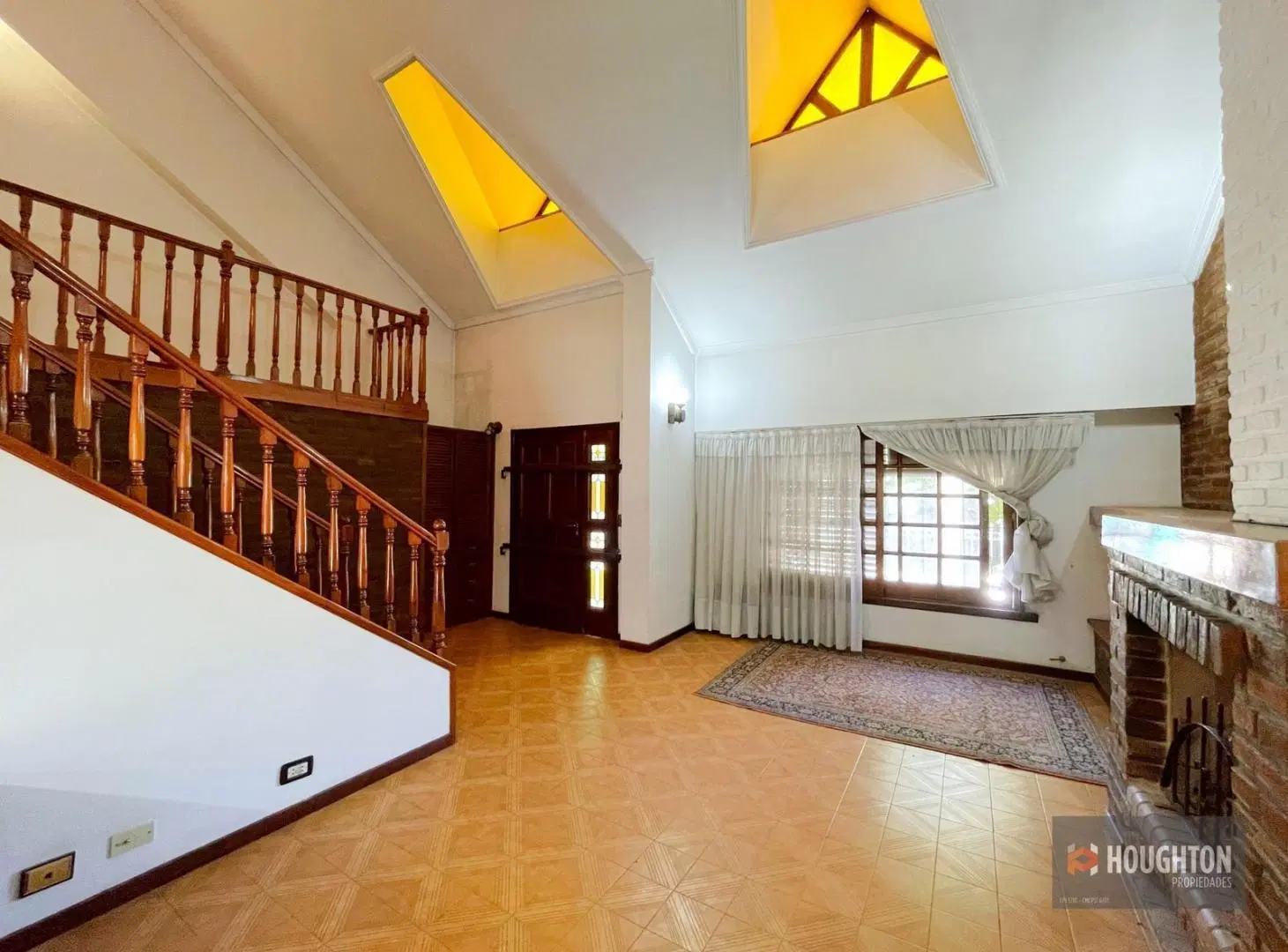 Casa en VENTA en Ituzaingo. Con Jardín y Quincho 2