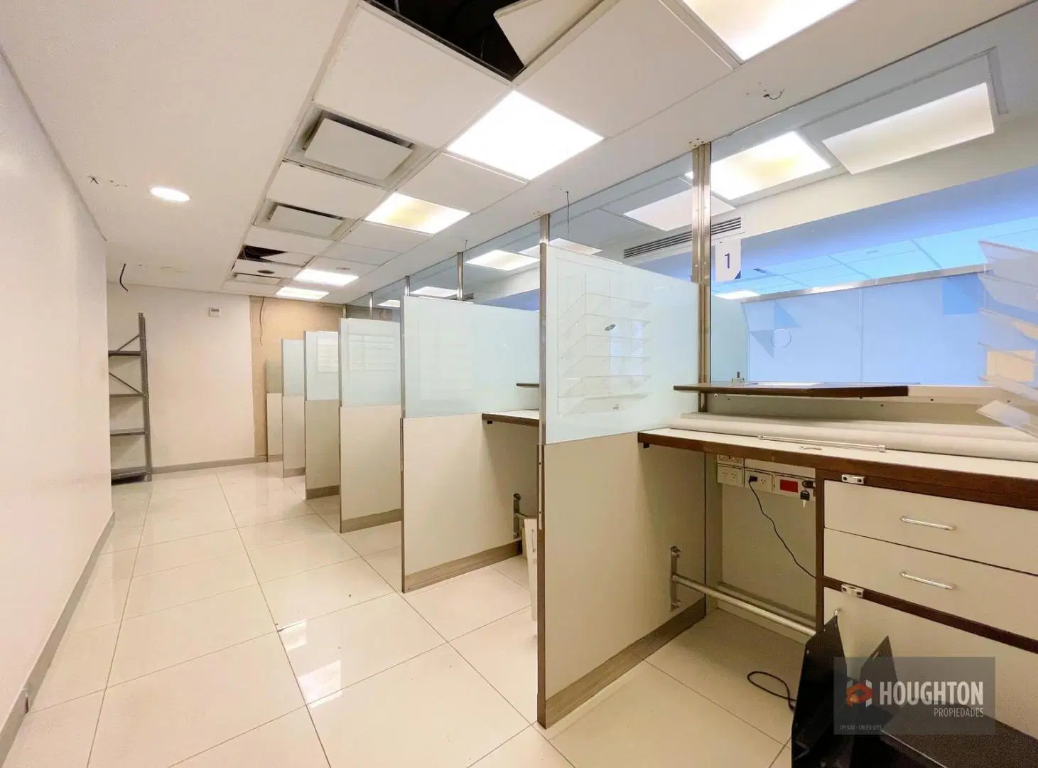 LOCAL/OFICINA Comercial en VENTA en CATALINAS - 1021 m2 CUB 5