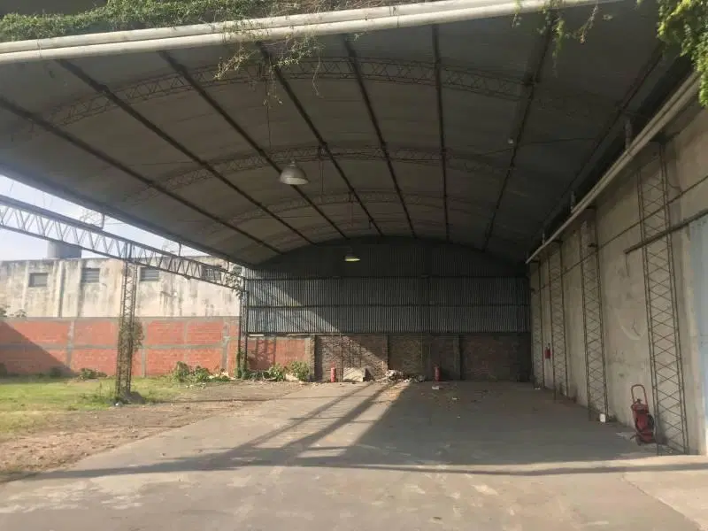Galpón y deposito en VENTA CON RENTA en San Martin 5