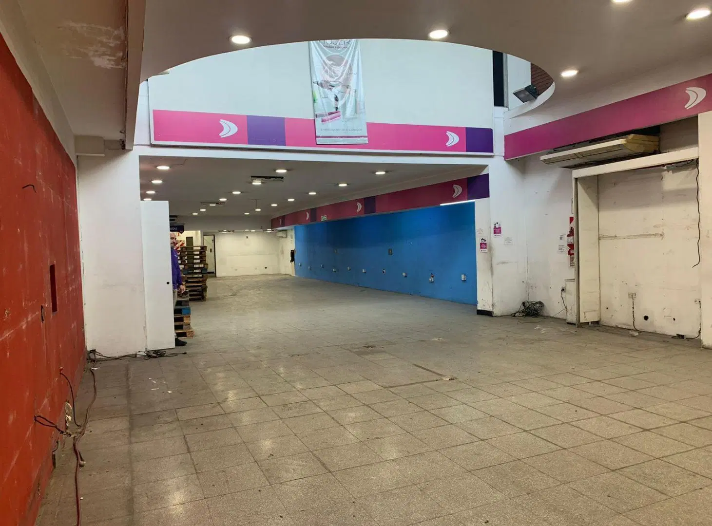 Local en  Av. Saenz al 1200 - Nueva Pompeya 4