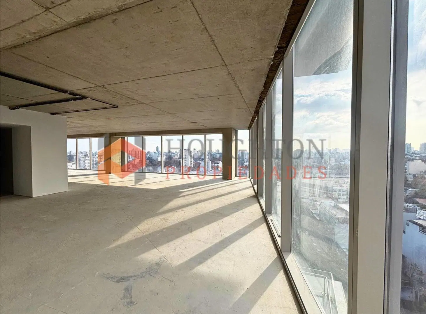 Oficina AAA en Alquiler en PALERMO 140m2 y COCHERA 1
