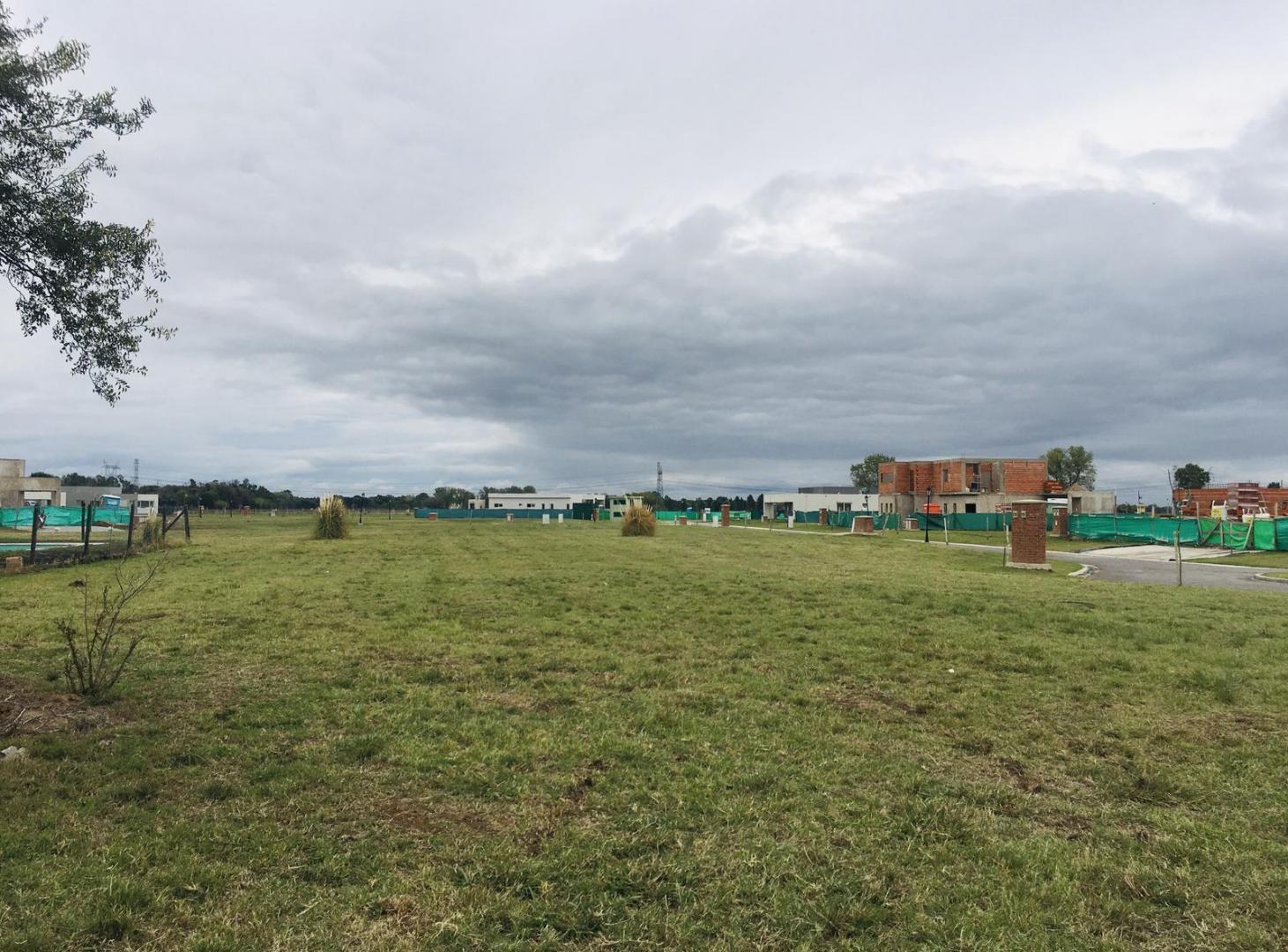 Foto de Terreno de 700 m2 en Barrio Cerrado San Simón - CANNING Village!, imagen 3