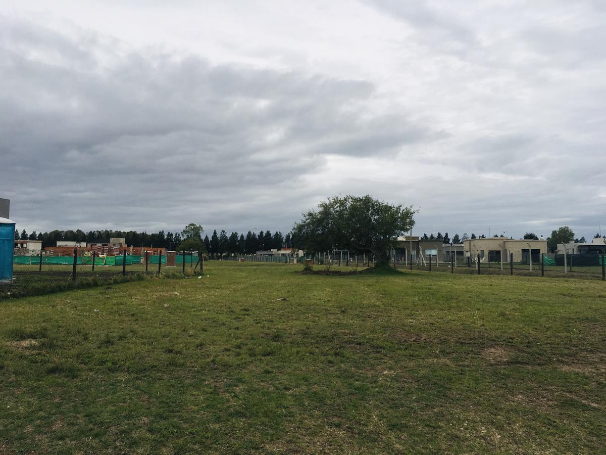 Foto de Terreno de 700 m2 en Barrio Cerrado San Simón - CANNING Village!, imagen 2