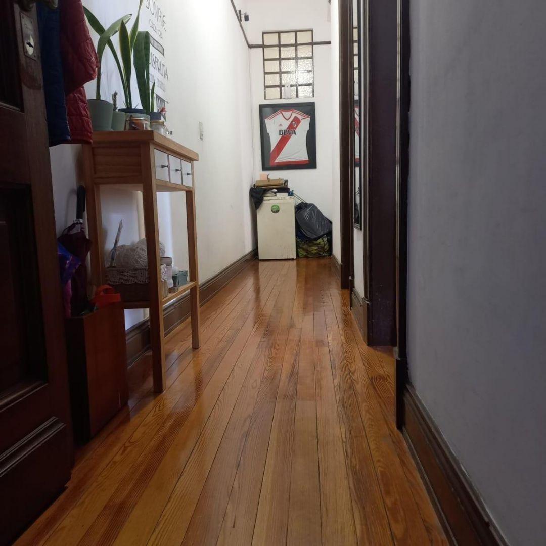 Foto de HERMOSO 3 AMB. CON DEPENDENCIA DE SERVICIO EN EDIFICIO HISTO, imagen 2