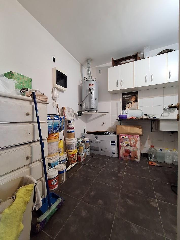 Hermosa Casa con Pileta, Parque y Doble Cochera con Excelent 3