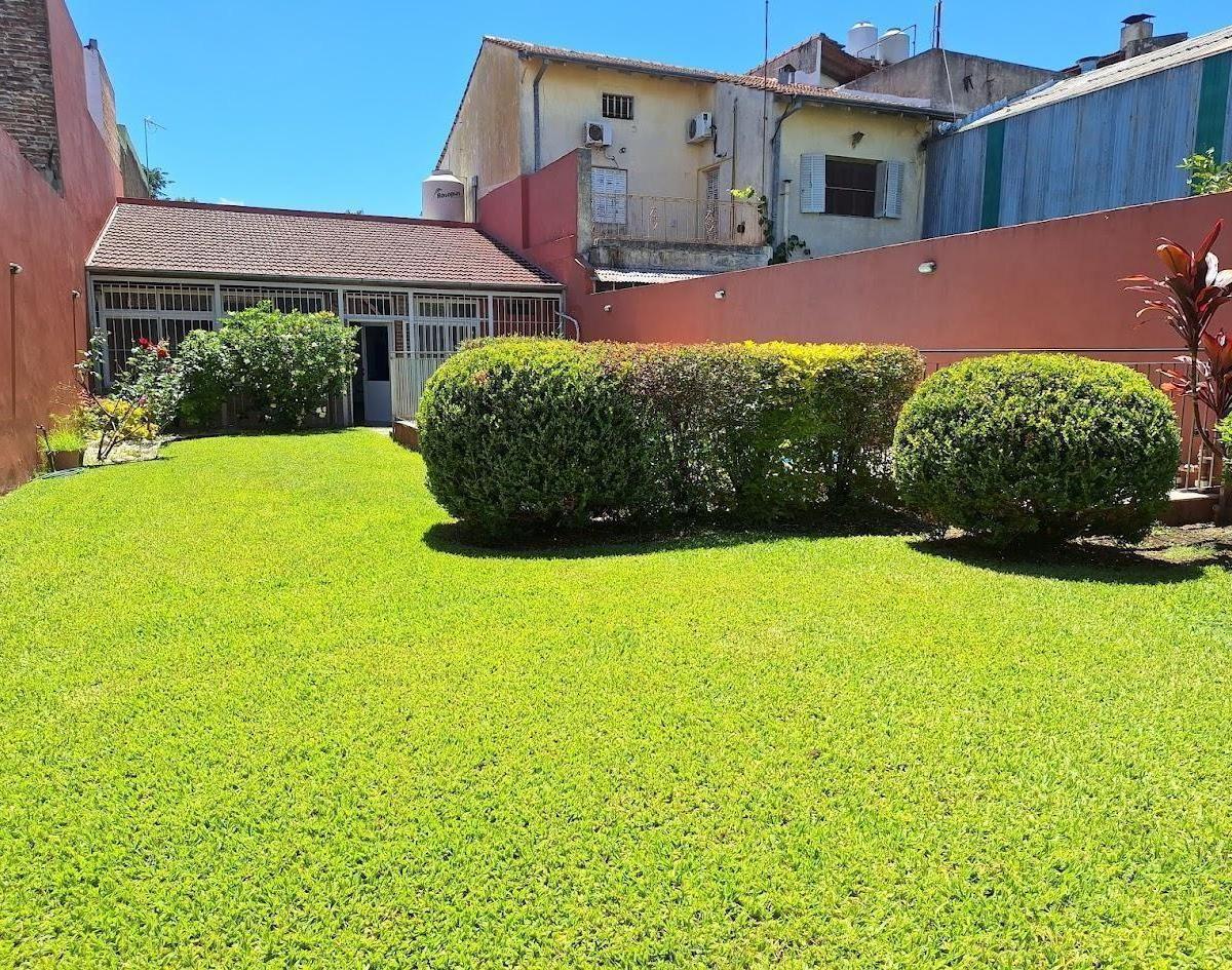 Hermosa Casa con Pileta, Parque y Doble Cochera con Excelent 1