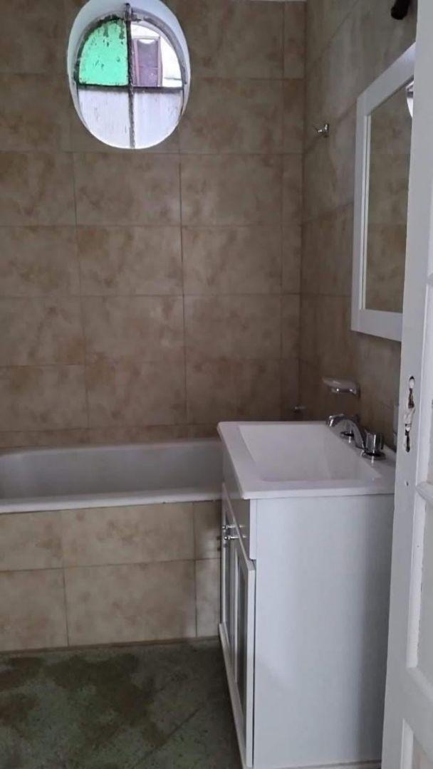 Venta PH Totalmente Independiente, 4 Amb, con Patio Al Frent 2