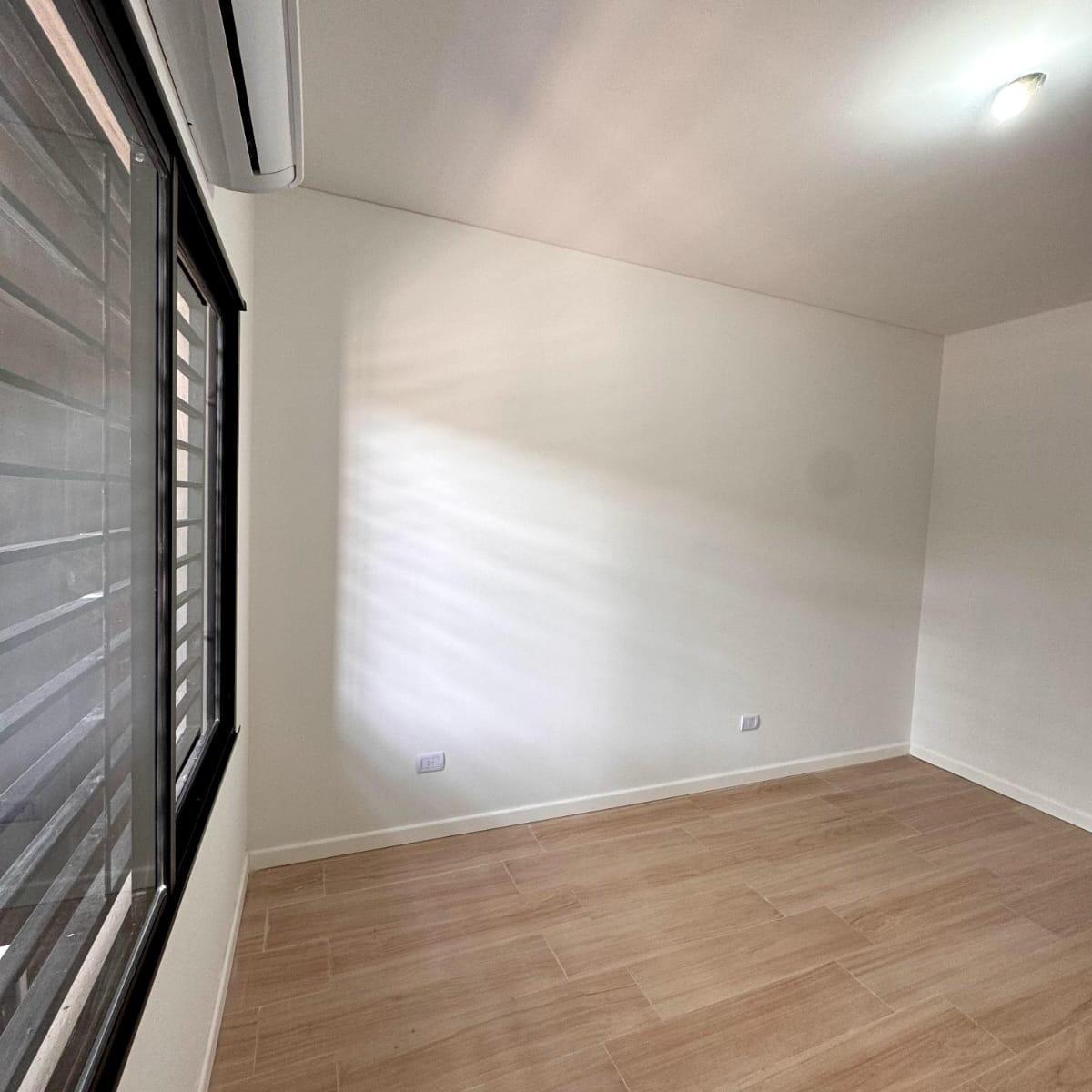 PH 4 Ambs. en Planta Baja con Cochera, Amplísimo Patio y Parrilla! 1