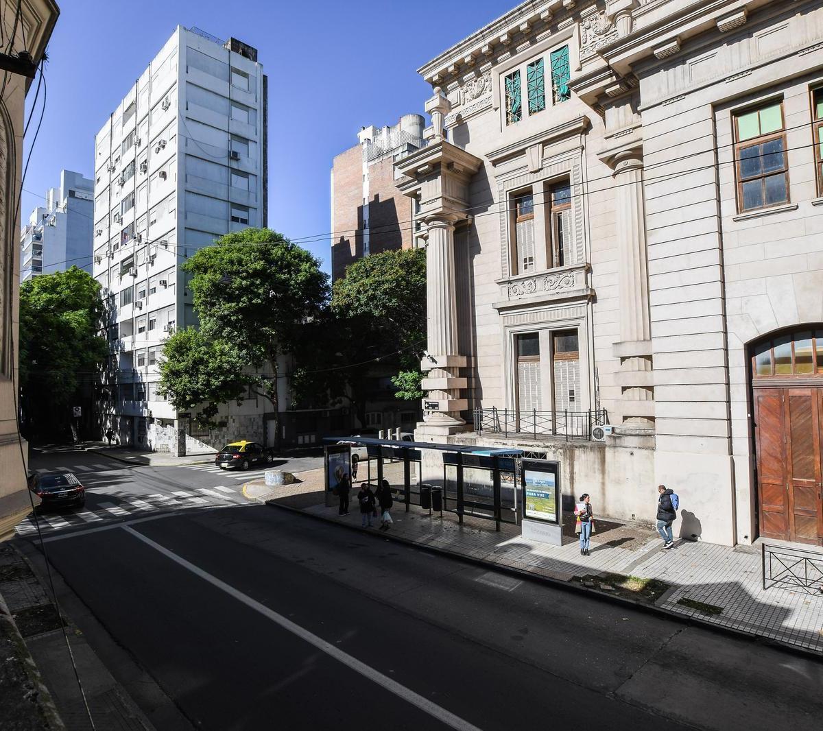 Casa Estilo Inglés, 5 Dorm., Patio y Cochera - San Lorenzo 1900 - Centro - Rosario | Venta 1