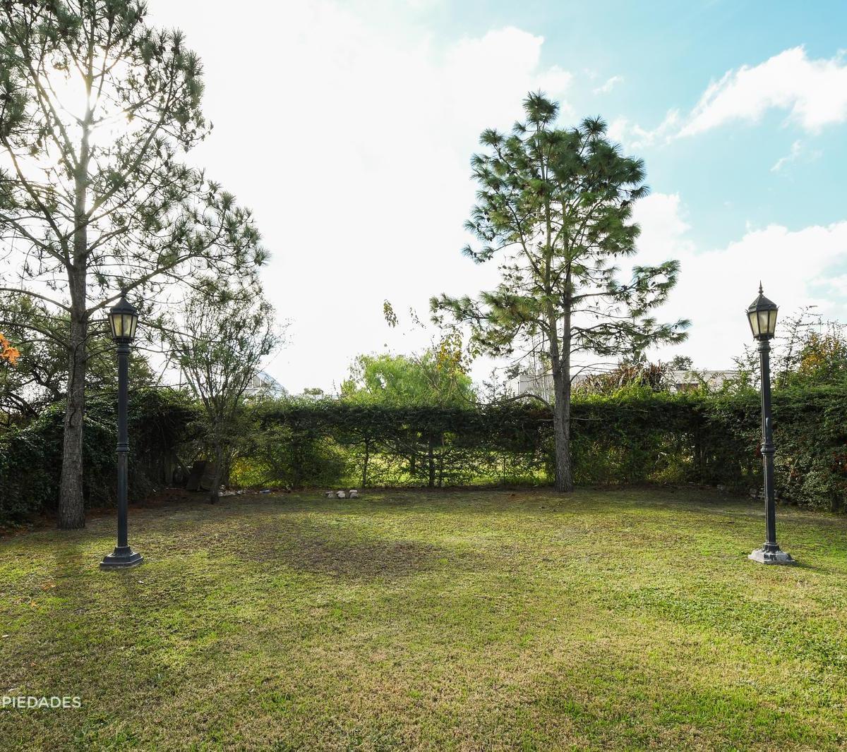 Casa de 4 Dorm. con Jardín y Piscina - Santa Coloma 9100 - Hostal del Sol - Rosario | Venta 2