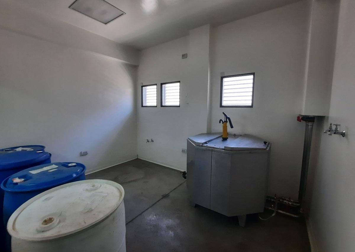 Galpón/depósito 464 m² - Carbia 990 - Fisherton | Venta 3
