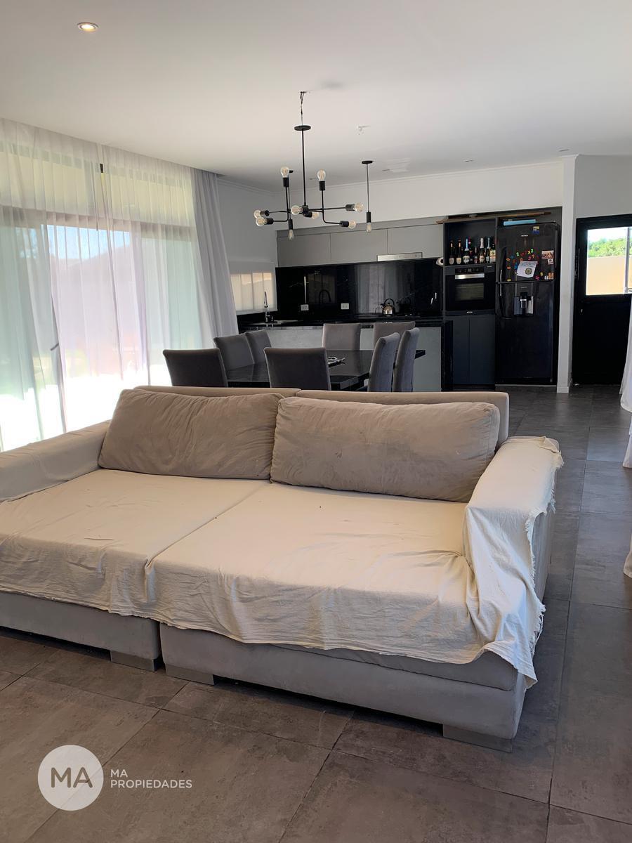 Casa 3 Dorm., 2 Baños y Jardín con Piscina - El Mortero y Calle 4 - Cantegril Funes 2
