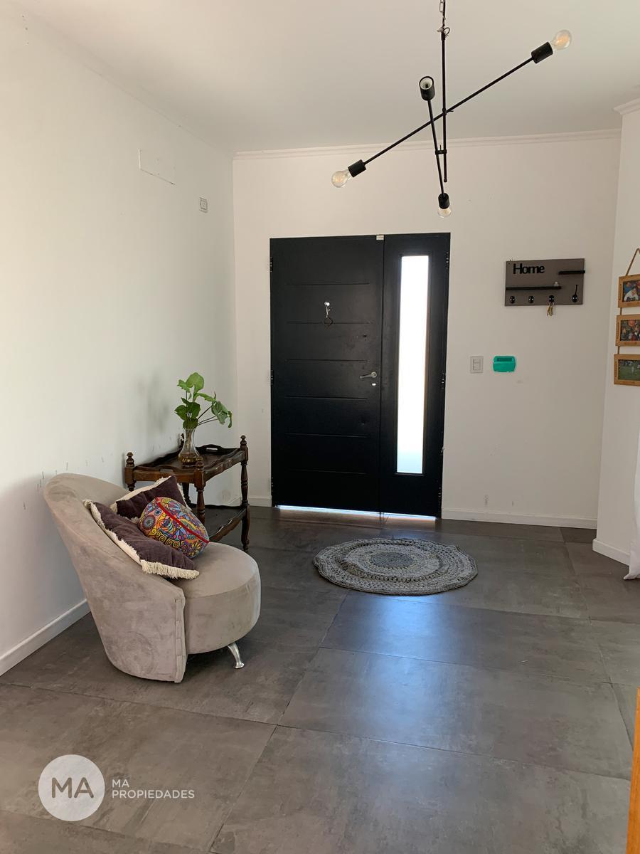 Casa 3 Dorm., 2 Baños y Jardín con Piscina - El Mortero y Calle 4 - Cantegril Funes 1