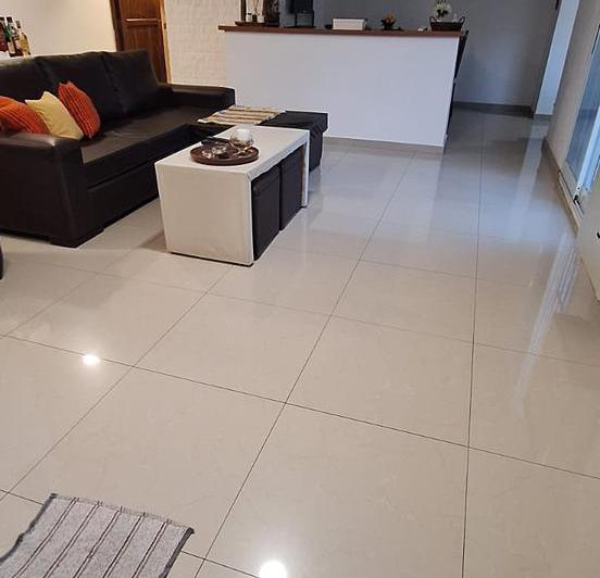 Casa 3 dormitorios, 2 baños, patio, pileta - Lima 2100 - Pueblo Esther 3
