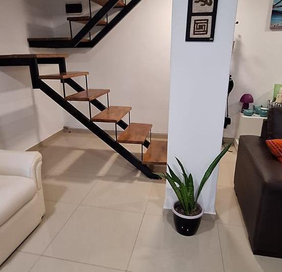 Casa 3 dormitorios, 2 baños, patio, pileta - Lima 2100 - Pueblo Esther 4