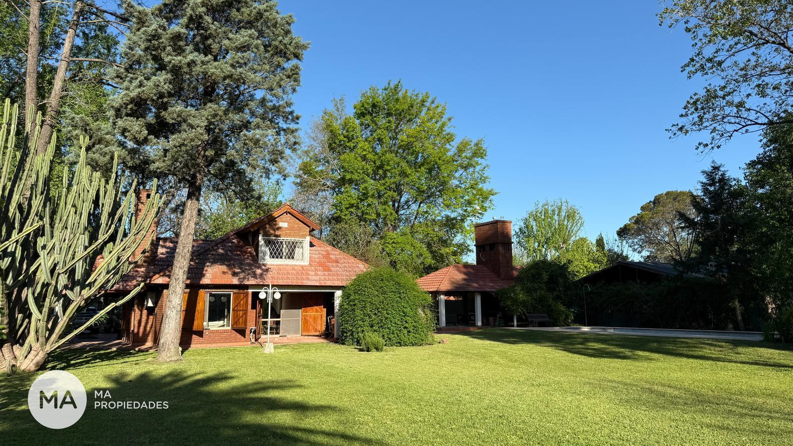 Casa 2 Dormitorios con extenso jardín - El Talero 2600 - Funes | Venta