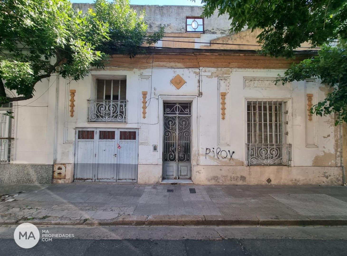 Casa 5 Dormitorios con potencial de reciclaje - Marcos Paz 3500 - Echesortu Rosario | Venta