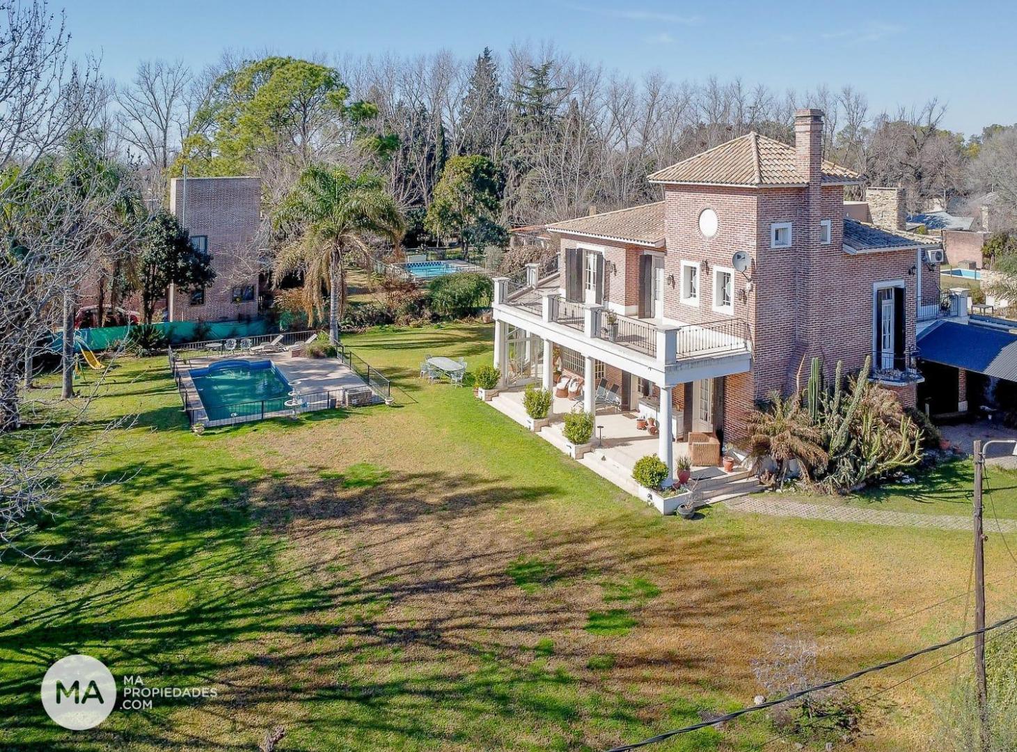 Casa 4 Dormitorios con jardín y piscina - Timbues 700 - Roldán | Venta