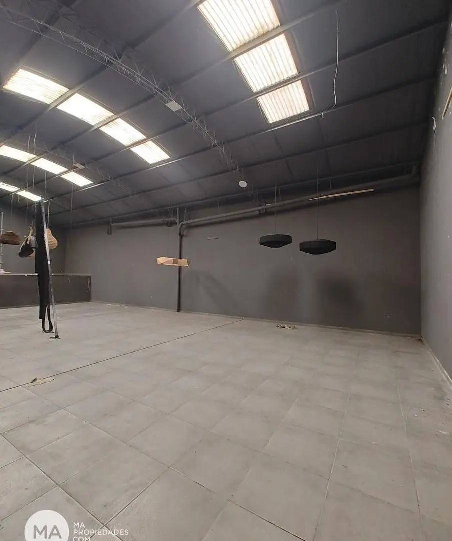 Local comercial 300 M2 - Brown 2100 - Pichincha Rosario | Alquiler 4