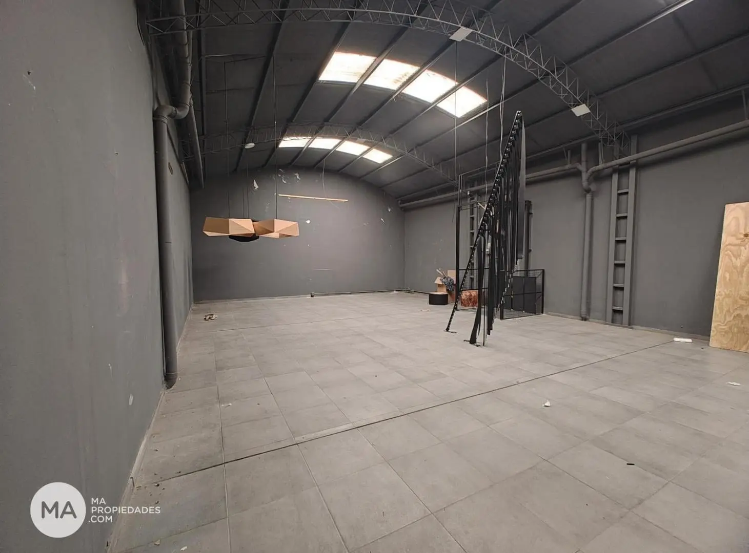 Local comercial 300 M2 - Brown 2100 - Pichincha Rosario | Alquiler 3