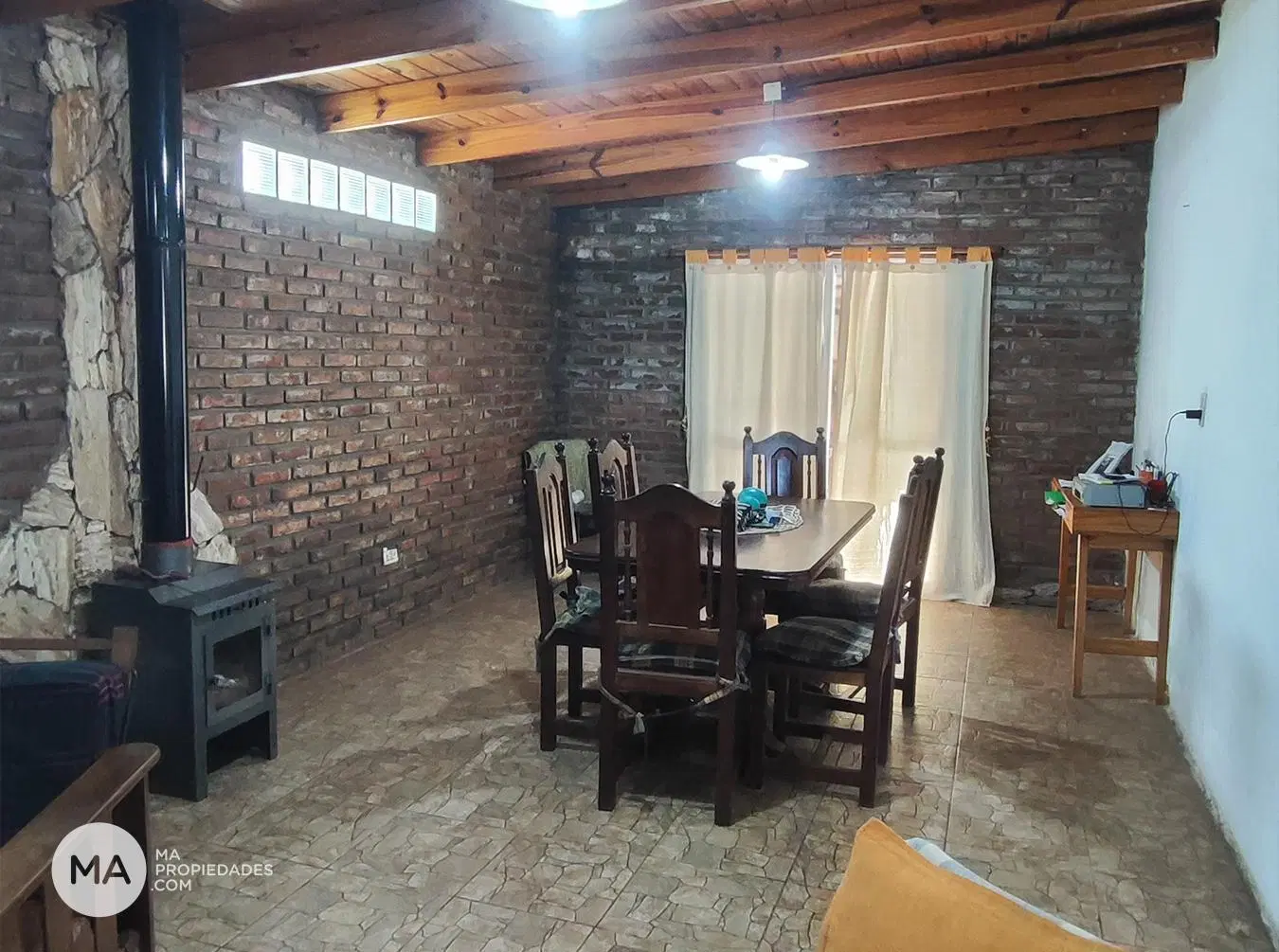 Casa en esquina con locales comerciales cerca de barrio cerrado - Formosa 1000 - Roldán | Venta 2