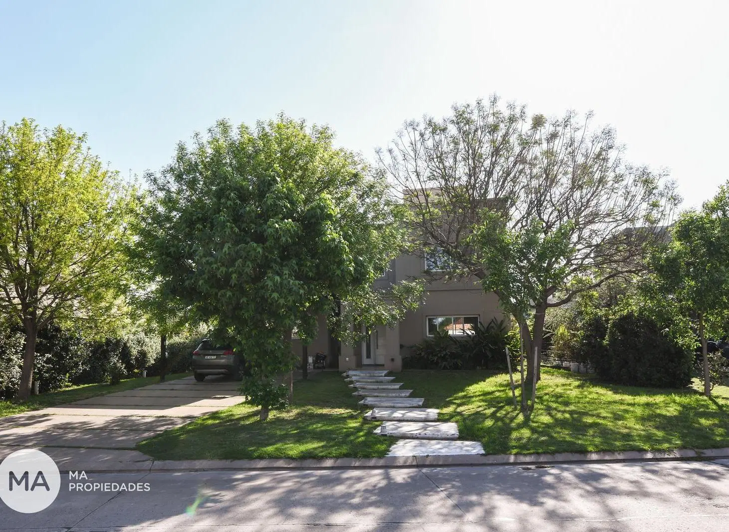 Casa 4 Dormitorios con jardín y pileta en barrio cerrado - San Sebastián - Funes | Alquiler 4