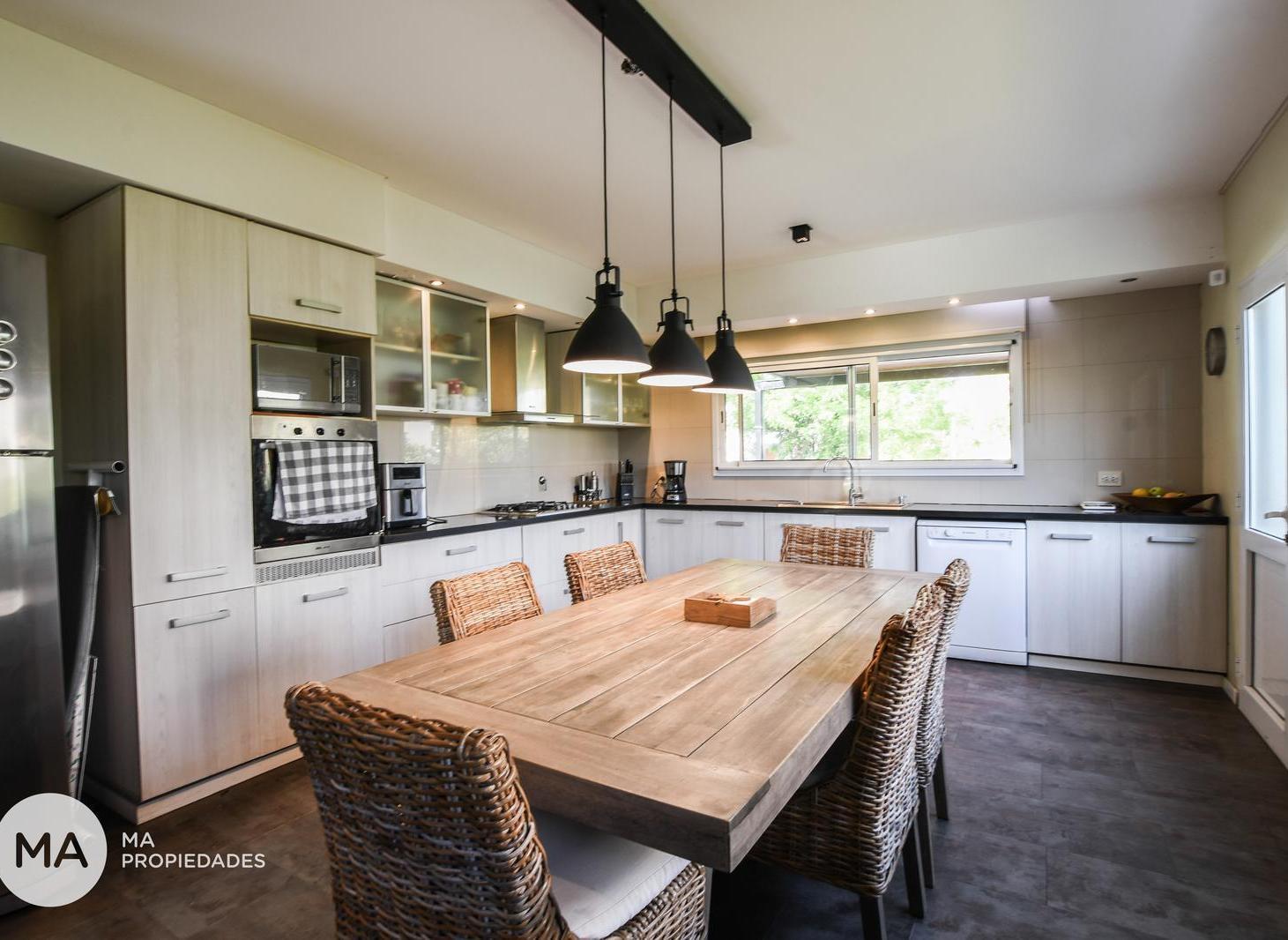 Foto de Casa 4 Dormitorios con jardín y pileta en barrio cerrado - San Sebastián - Funes | Alquiler, imagen 3