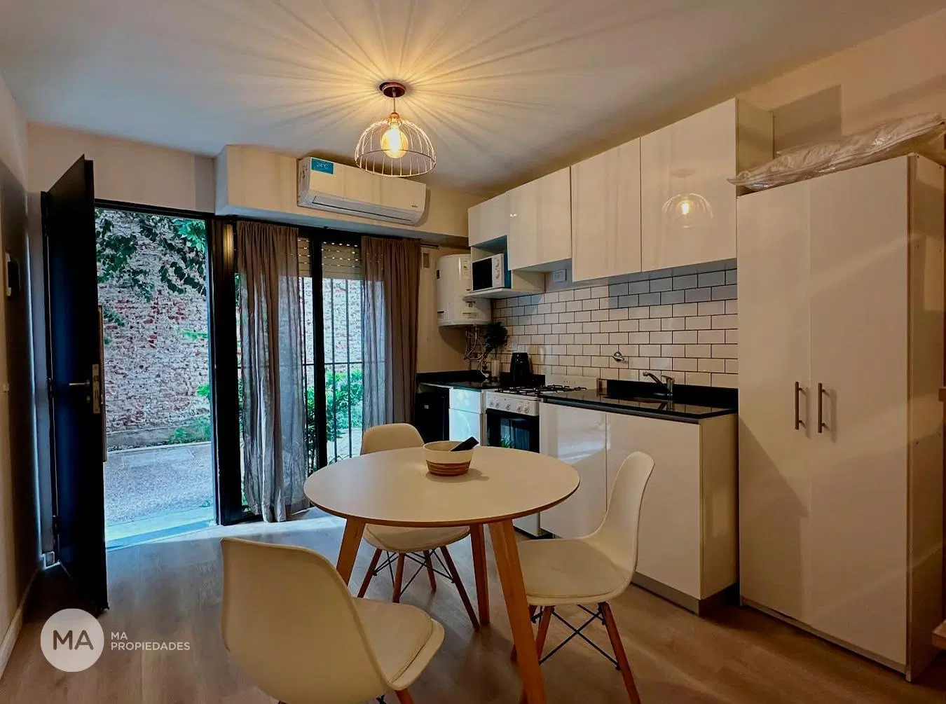 Monoambiente amueblado en ubicación estratégica - Rodríguez 60 Bis - Pichincha Rosario | Venta 2