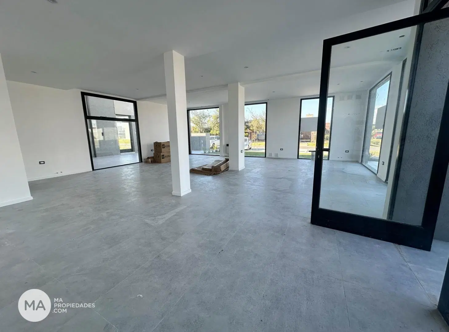 Local 111,7 m² a estrenar - Leloir 5000 - Don Mateo - Funes | Alquiler 1