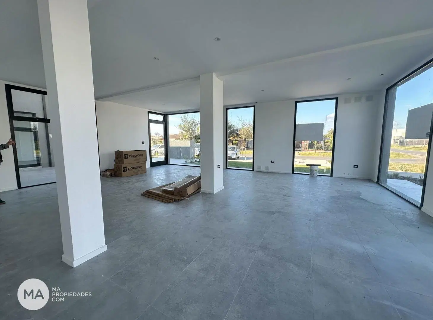 Local 111,7 m² a estrenar - Leloir 5000 - Don Mateo - Funes | Alquiler 5