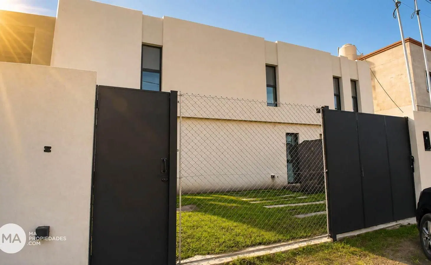 Casa en venta 2 dormitorios con jardín y galería - Tierra Nueva Fisherton | Venta 1