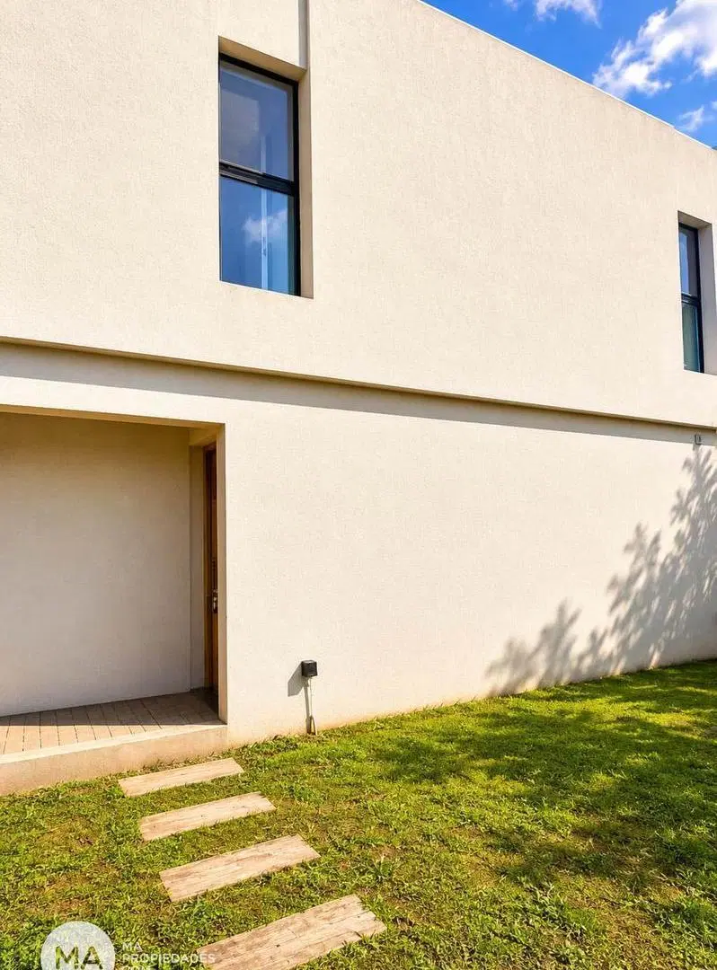 Casa en venta 2 dormitorios con jardín y galería - Tierra Nueva Fisherton | Venta 3