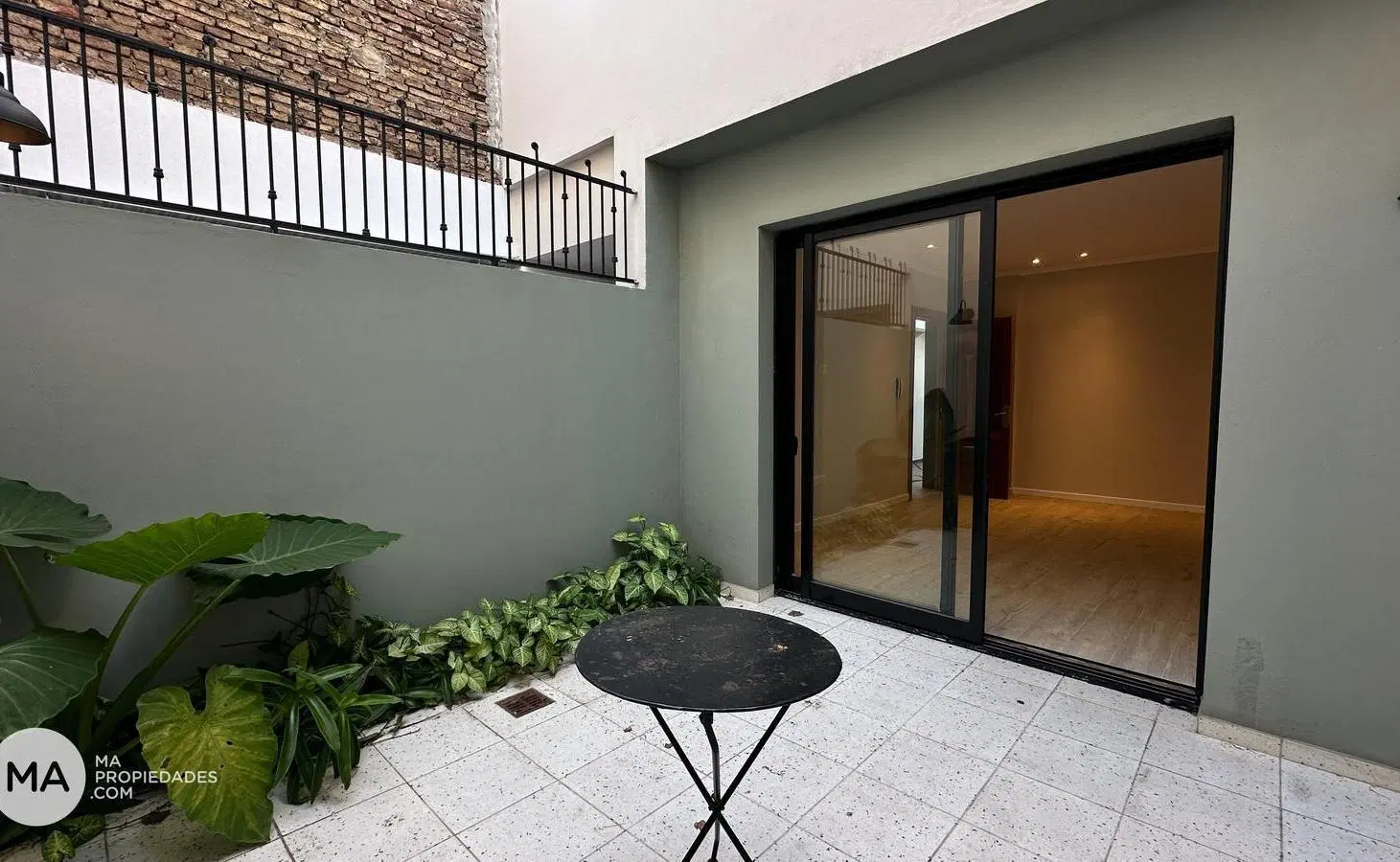 Casa de pasillo 3 Dormitorios con patio y terraza - Mendoza 3000 - Lourdes Rosario | Venta 2