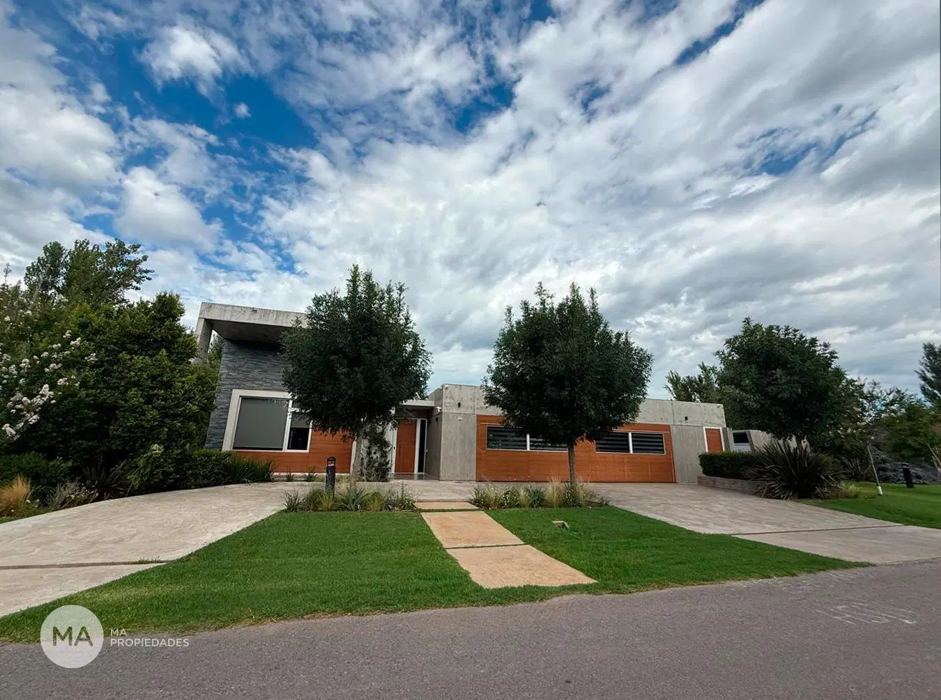 Casa 4 Dormitorios en barrio cerrado con amenities - Kentucky - Funes | Venta 2