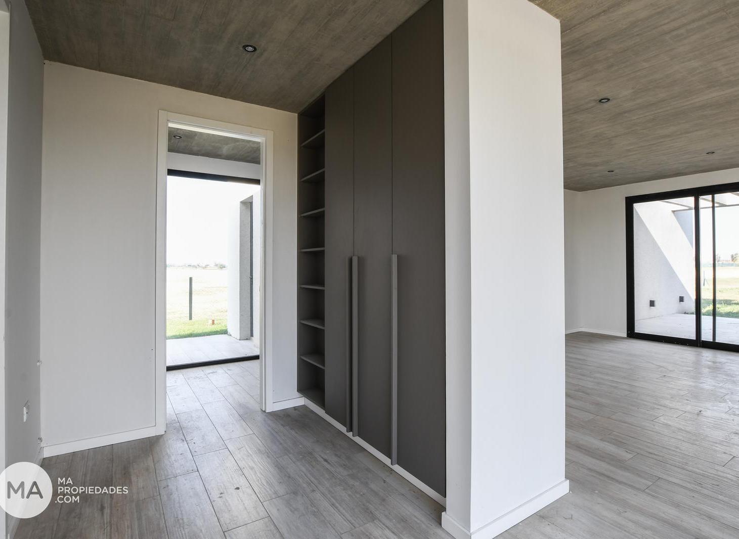 Foto de Casa 3 Dormitorios con jardín y galería - Vida Club de Campo - Funes |, imagen 3