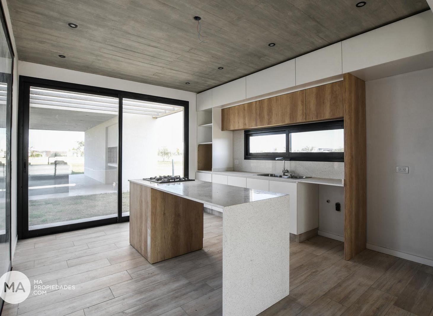 Foto de Casa 3 Dormitorios con jardín y galería - Vida Club de Campo - Funes |, imagen 4