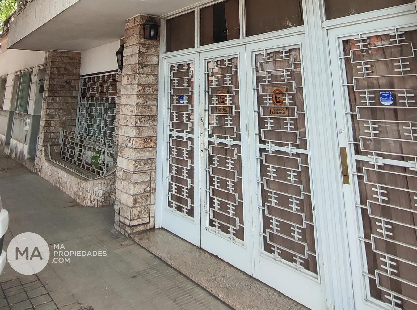 Foto de Venta | 2 Viviendas 5 Dormitorios con patio - Cafferata 2000 - Bella, imagen 3