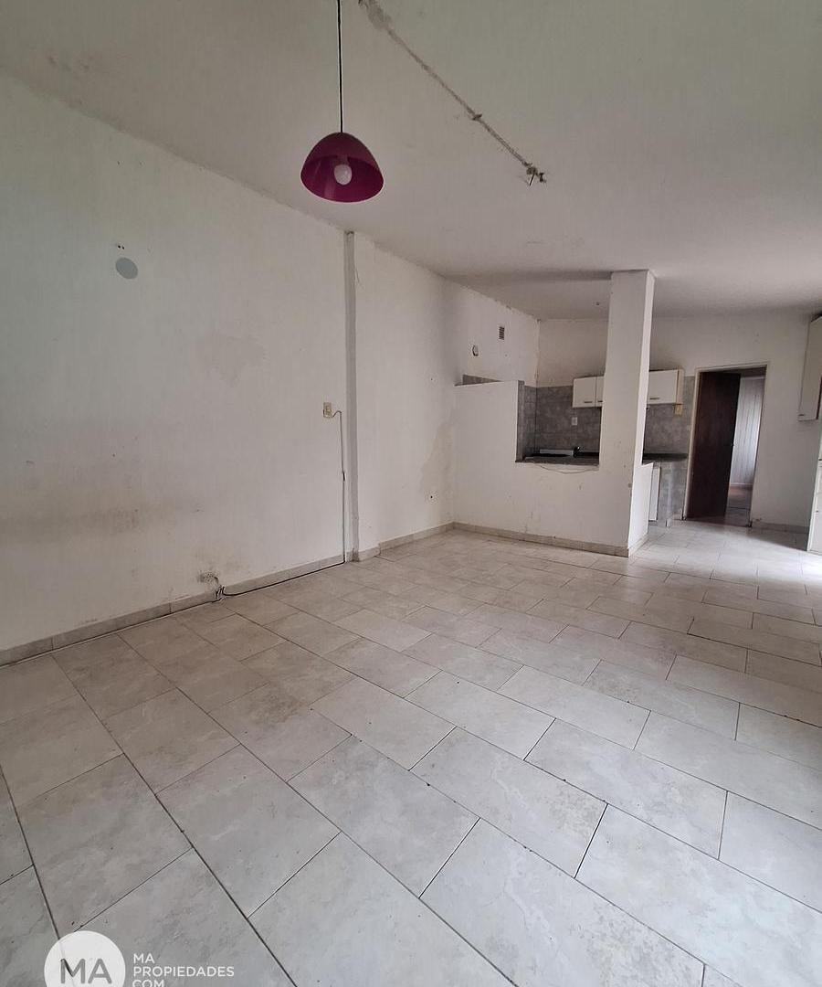 Foto de Venta | Casa de dos dormitorios con amplio lote - José Ingenieros 2700, imagen 5