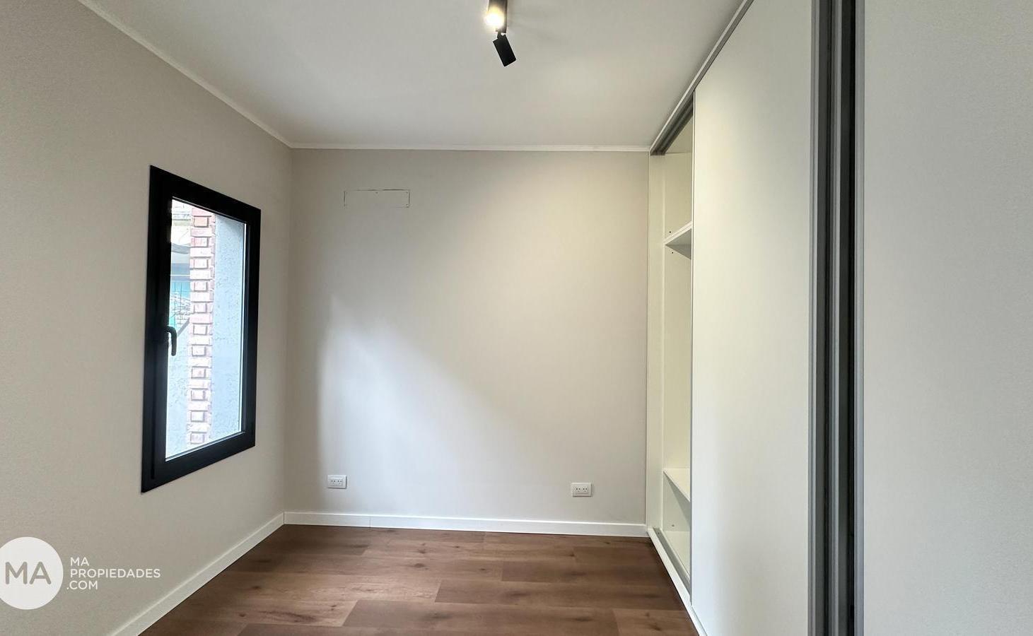 Foto de Venta | Casa de pasillo 2 dormitorios con patio, terraza y parrillero, imagen 1