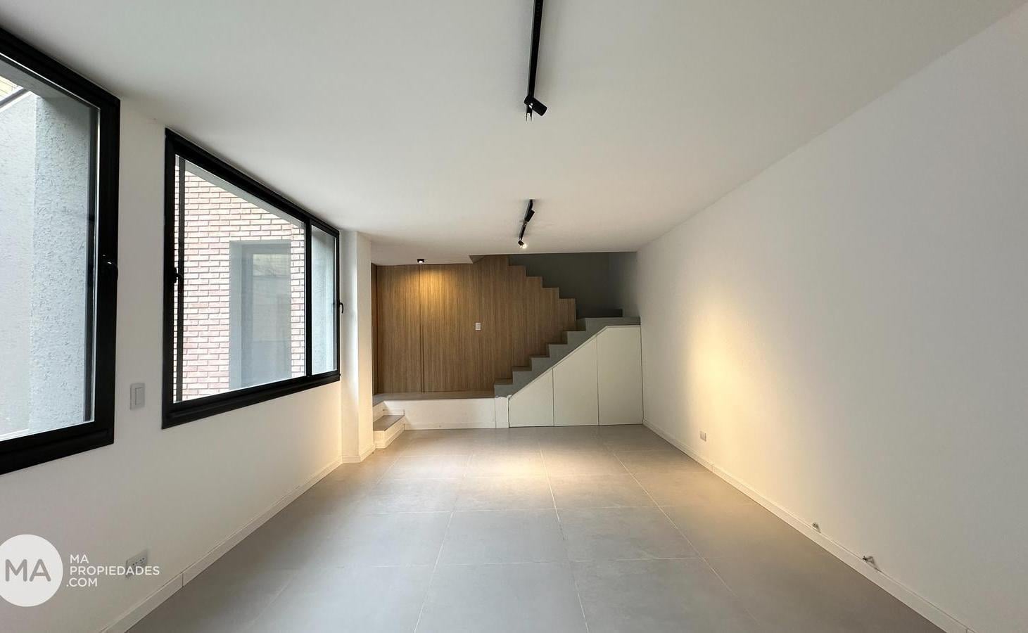 Foto de Venta | Casa de pasillo 2 dormitorios y comodín, terraza, parrillero, imagen 2