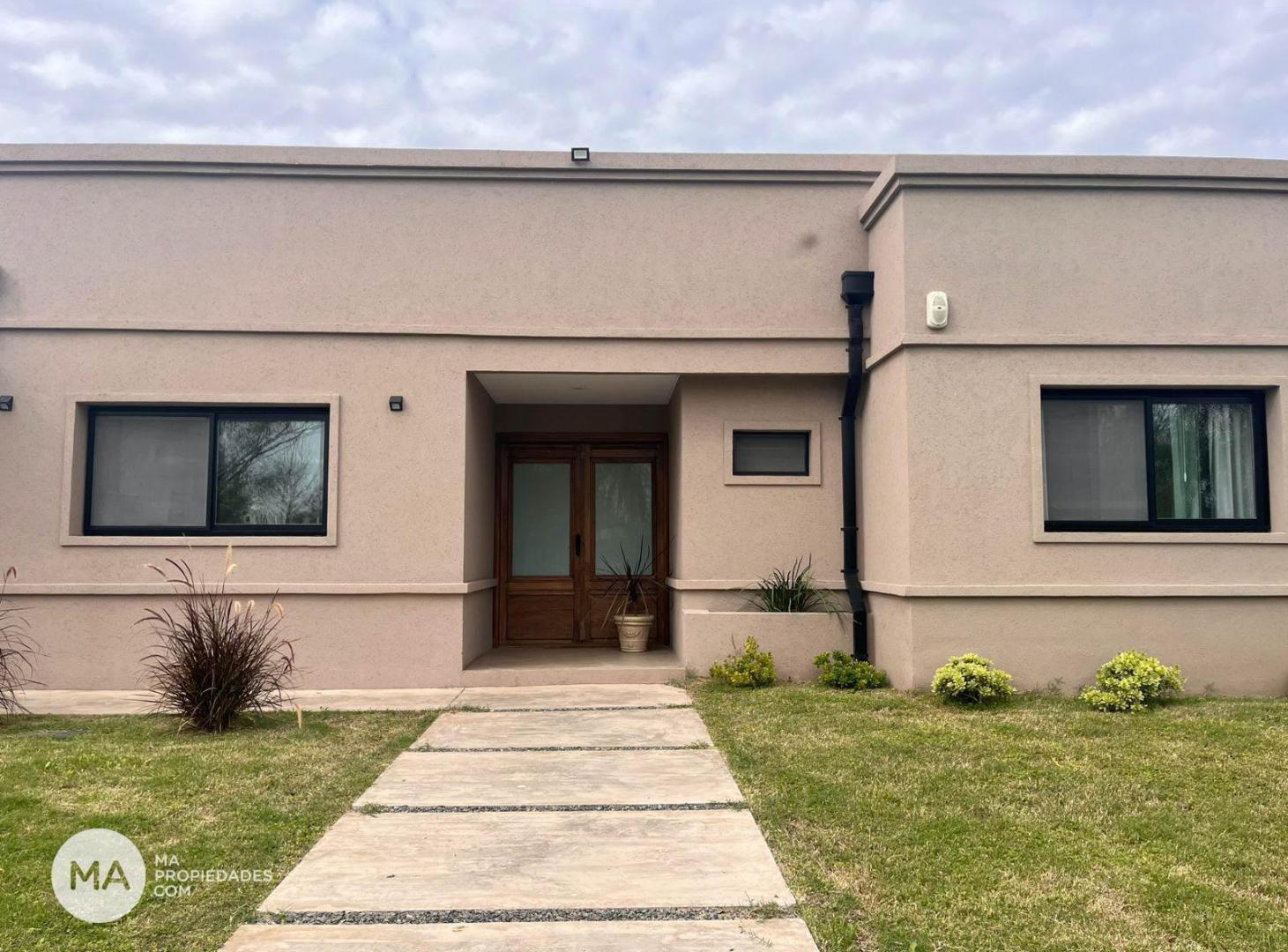 Foto de Venta | Casa de 2 dorm con fondo a la cancha de golf - La Carolina, imagen 1