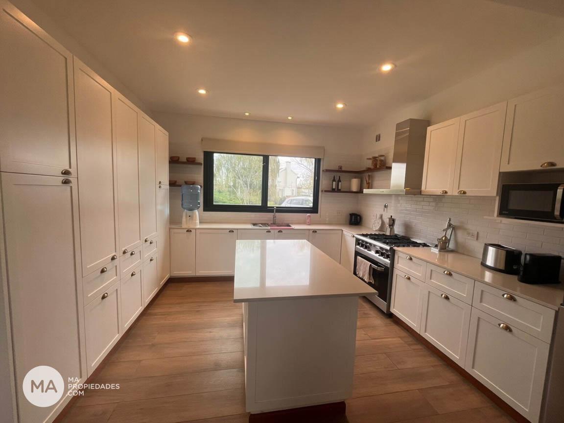Foto de Venta | Casa de 2 dorm con fondo a la cancha de golf - La Carolina, imagen 2