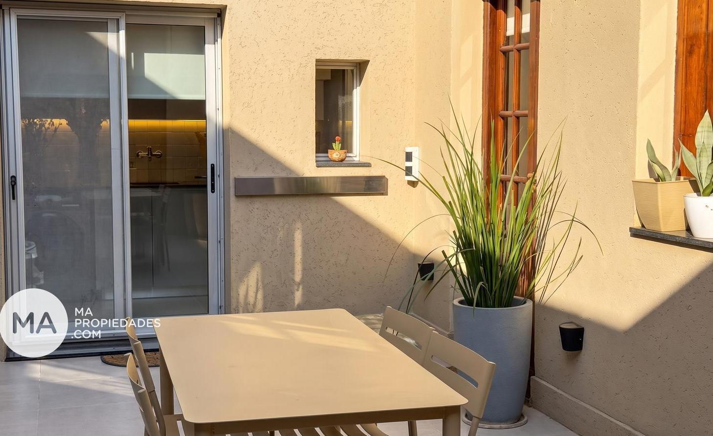 Foto de Venta | Departamento reciclado de 2 dormitorios con patio - Brown 2100, imagen 1